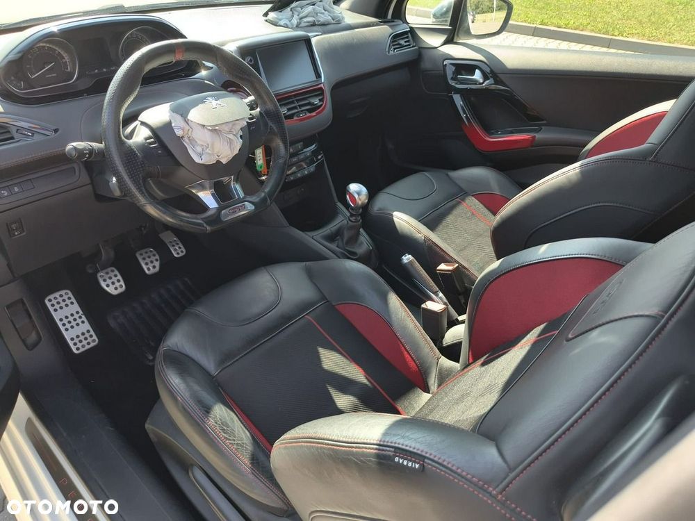 Peugeot 208 - 10