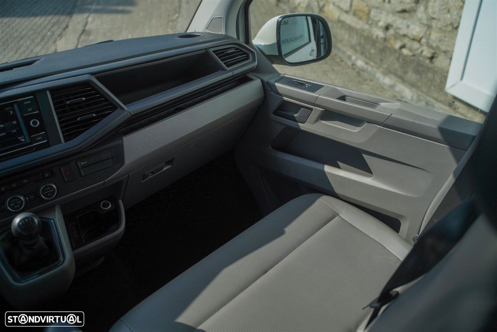 VW Caravelle 2.0 TDi BM Longa Comfortline - 24