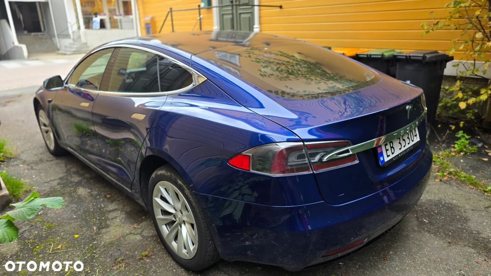 Tesla Model S - 17