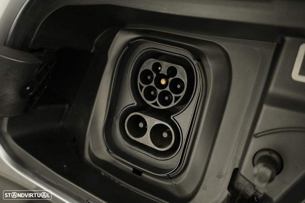 Peugeot e-2008 50 kWh GT - 7