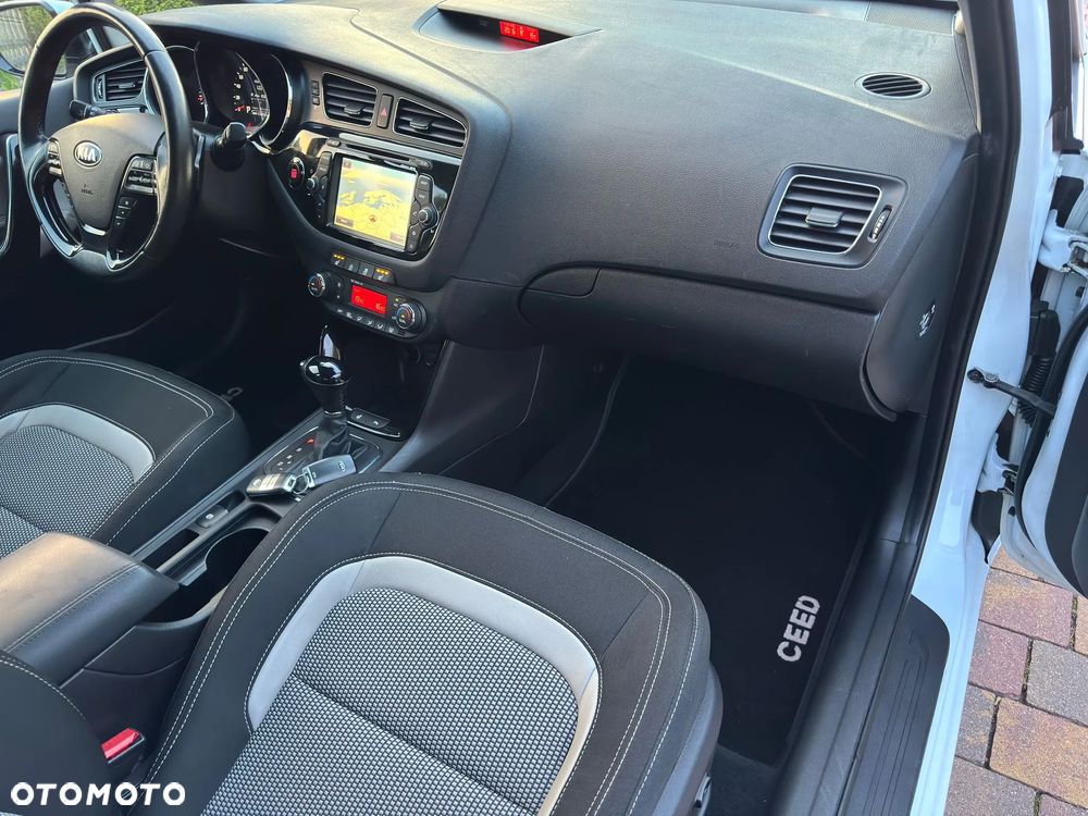 Kia Ceed - 10