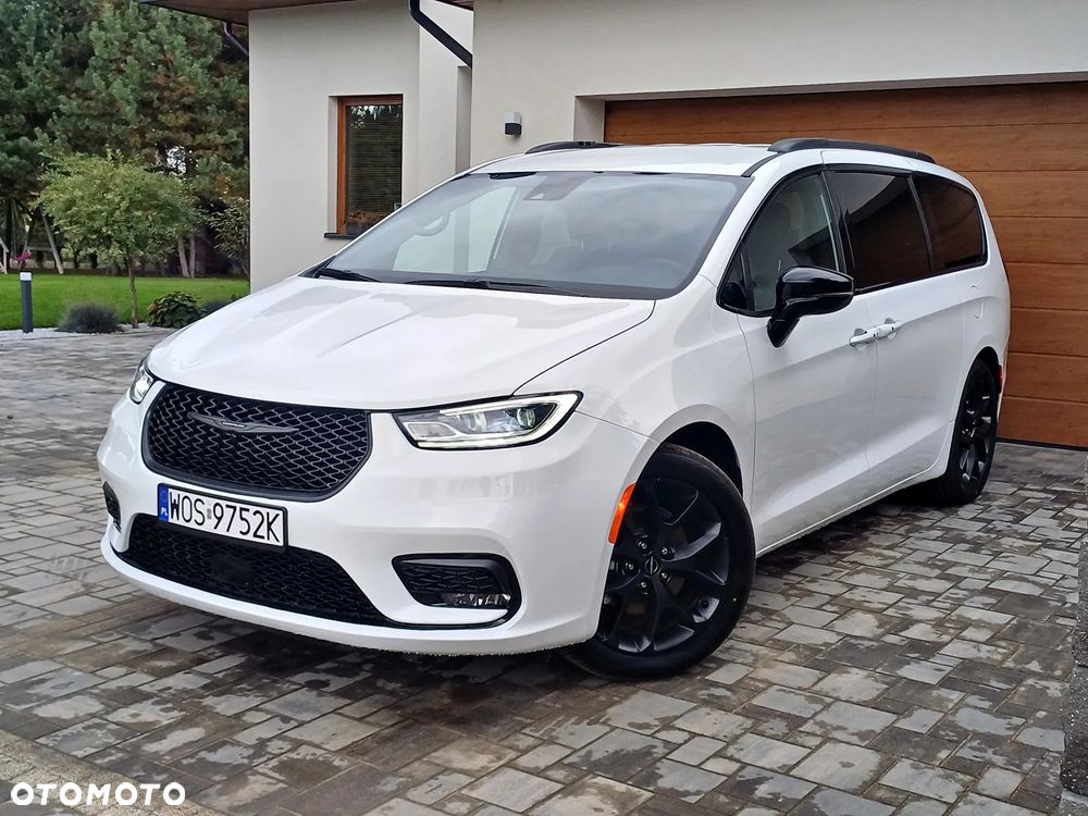 Chrysler Pacifica - 1