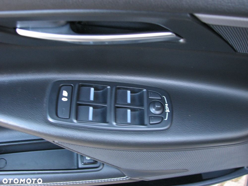Jaguar XE 20d R-Sport - 30