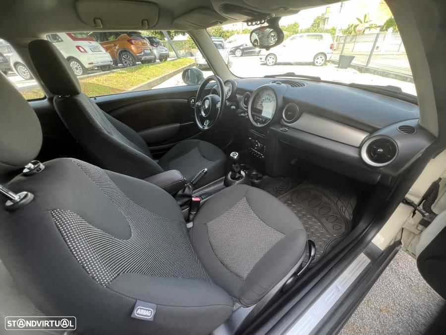 MINI 3 Portas One D - 16