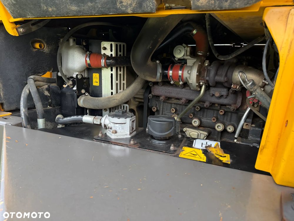 Terex Mecalac TA6s Wozidło wózek z Obrotową Kolebą. 6ton ładowność. 4x4. Silnik Perkins 80KM 4 cylindry. 1900 mtg. 2021 rok. Kamera z wielkim Ekranem! Jazda Rewers 3prędkości. Maszyna jak Nowa z Norweskiego Gospodarstwa! Ani deka luzów i wycieków! Hydrostatic. Pełny Oryginał. Hamulce brzytwa. Serwisy w DEKRA. Maszyna Woziła lekkie ładunki. Praktycznie zerowe zużycie. Wielka Okazja. Wszystko w pełnym Oryginale. Opony Oryginał wszystkie z 2020roku. - 9