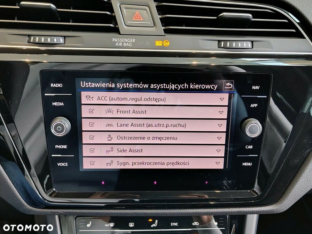 Volkswagen Touran - 12