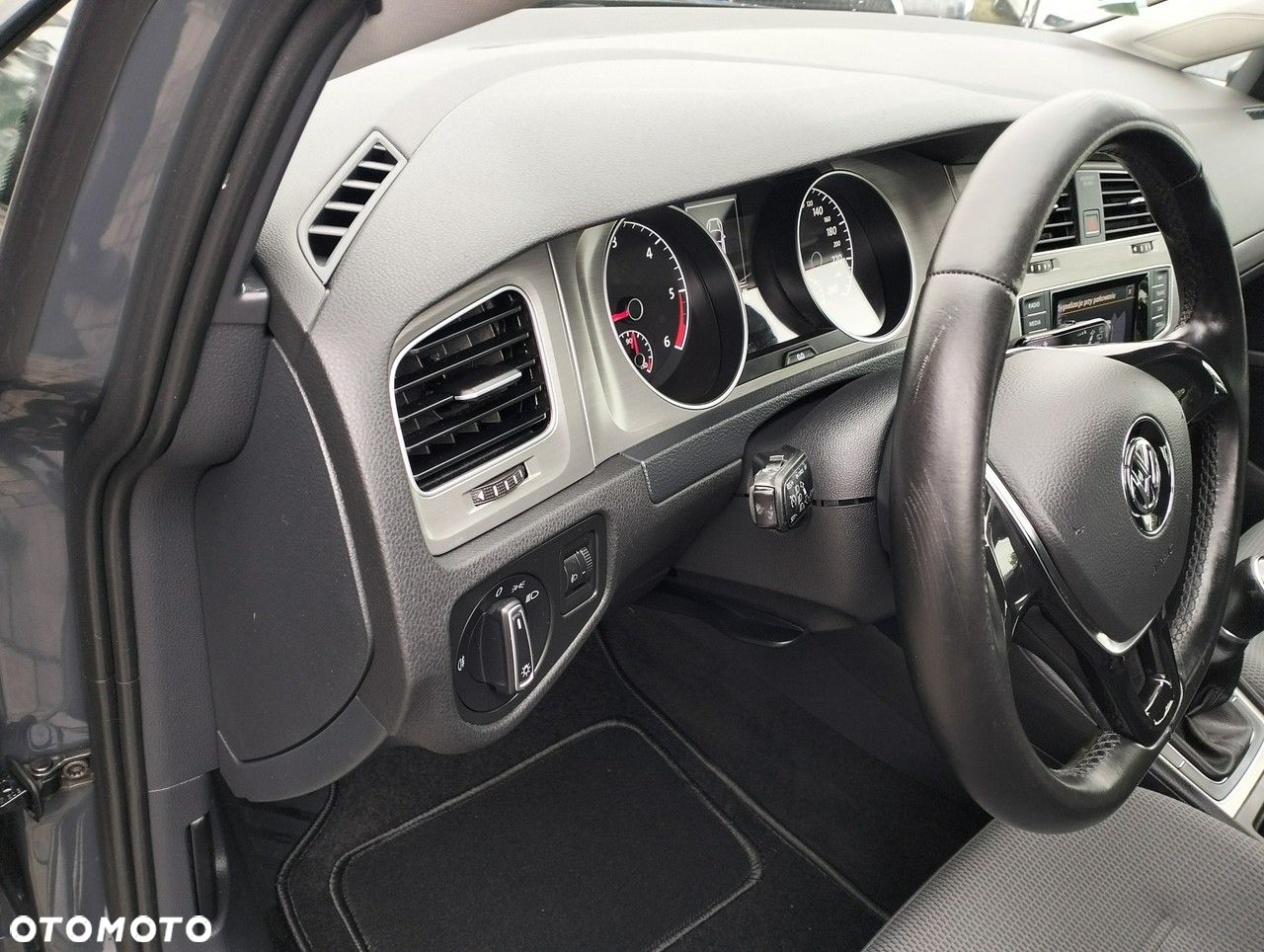Volkswagen Golf 1.6 TDI BlueMotion Technology Comfortline - 10