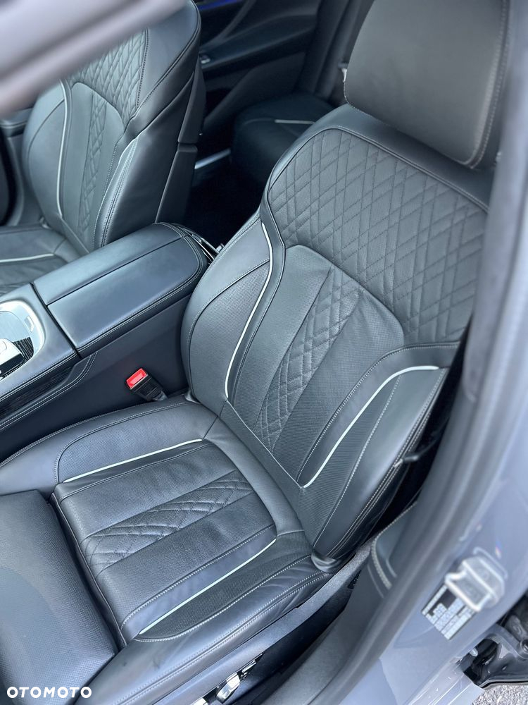 BMW Seria 7 750Li xDrive - 11