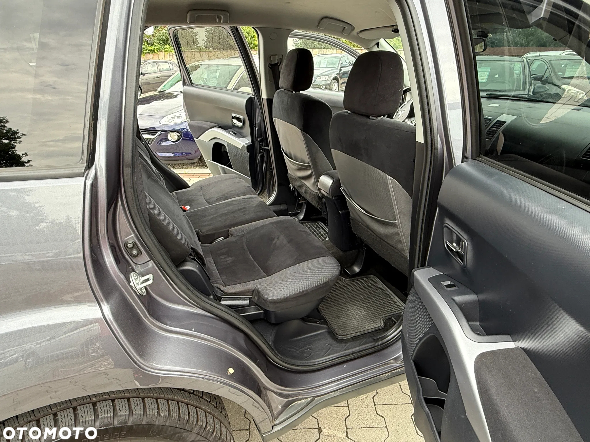 Mitsubishi Outlander 2.4 Intense + - 23