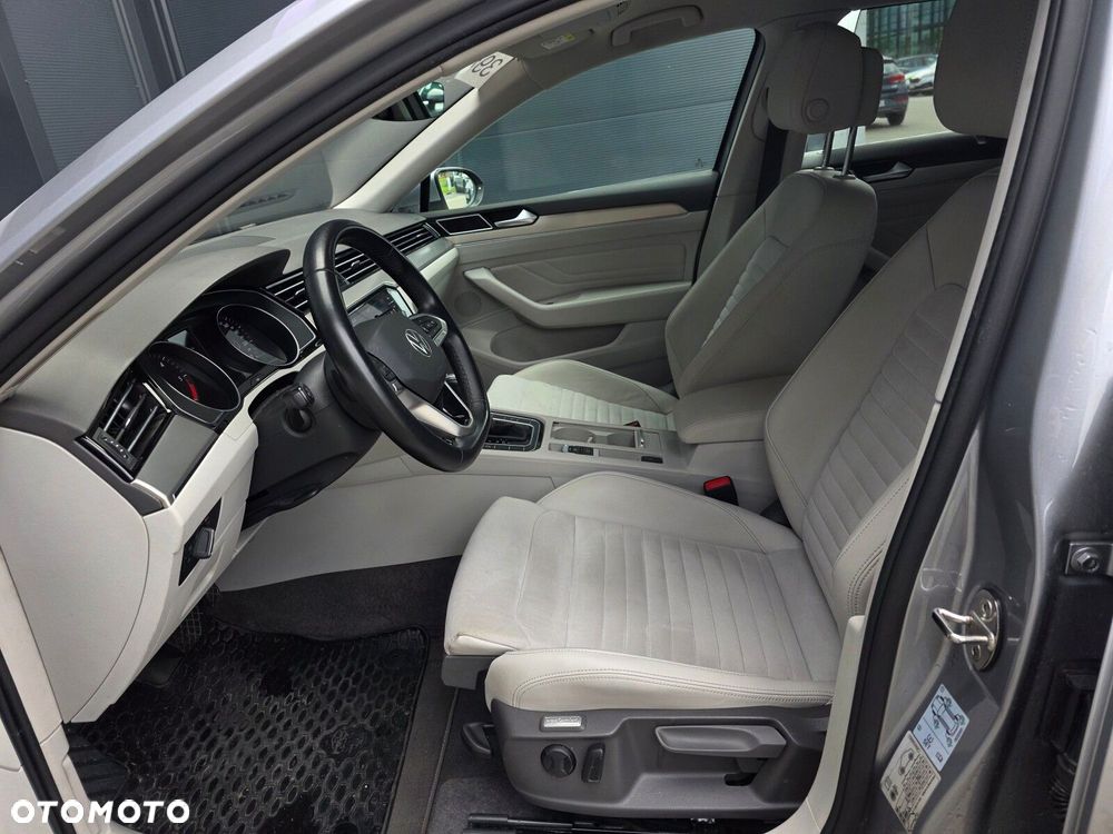 Volkswagen Passat 2.0 TDI Elegance DSG - 12