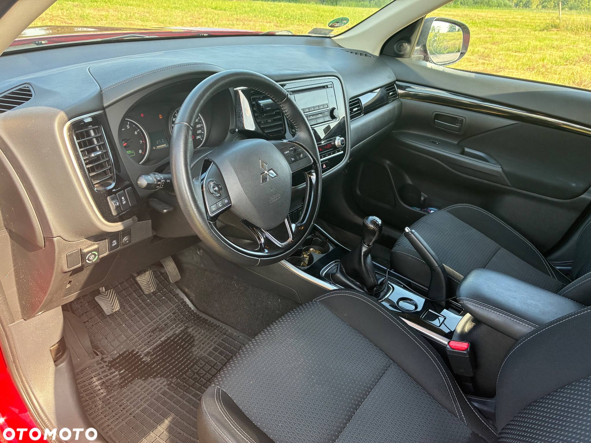 Mitsubishi Outlander 2.0 Invite + 2WD - 14