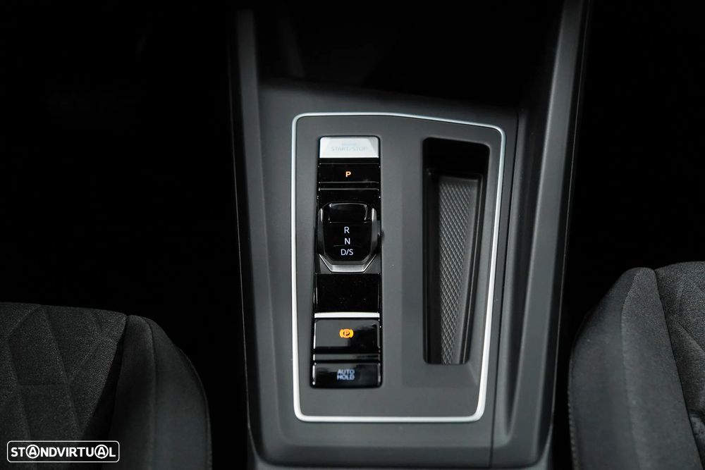 VW Golf 1.5 eTSI Urban DSG - 26