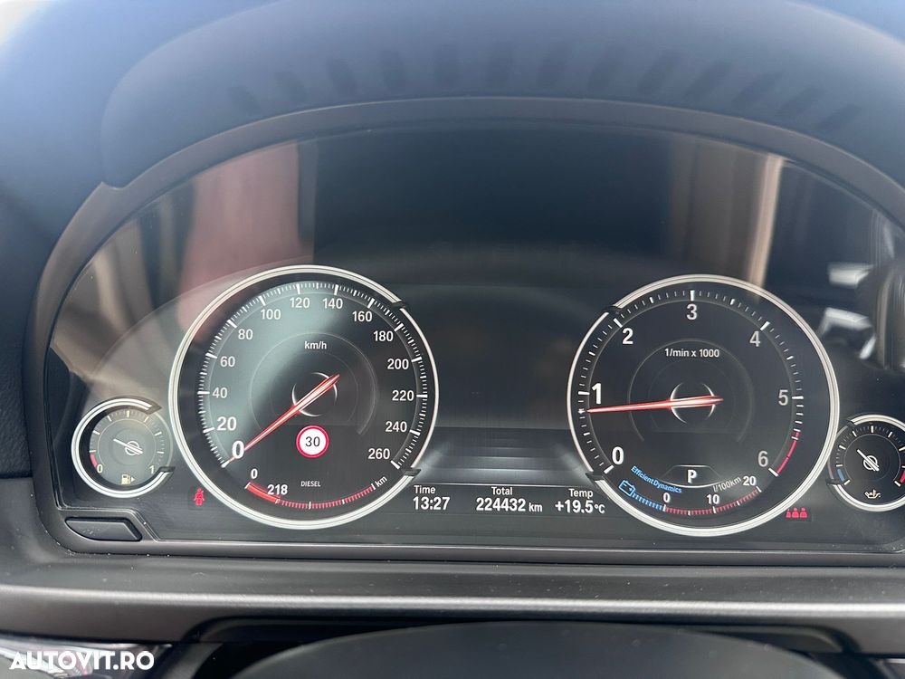 BMW Seria 5 525d xDrive Aut. Luxury Line - 29