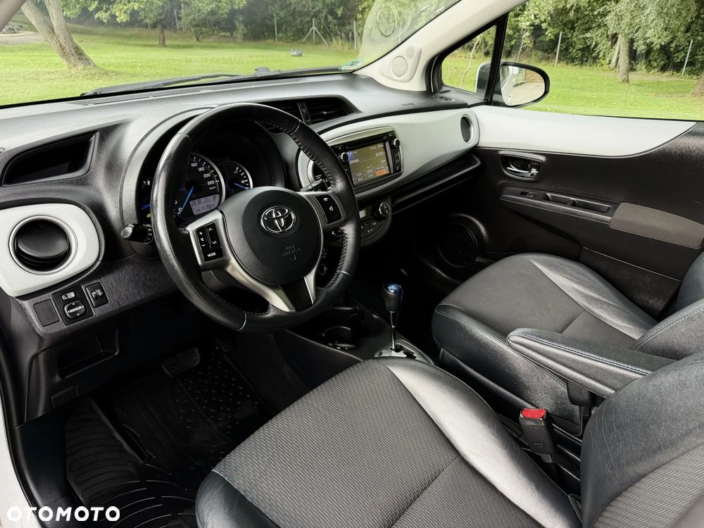 Toyota Yaris Hybrid 100 Premium - 12