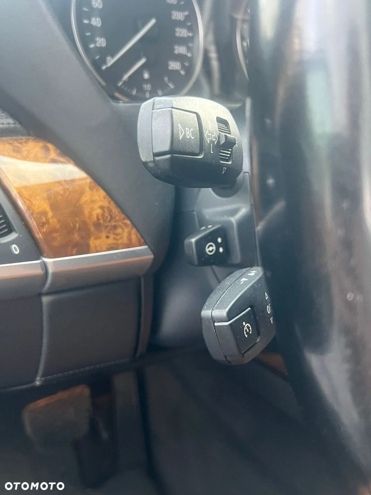 BMW X5 4.8i xDrive - 14