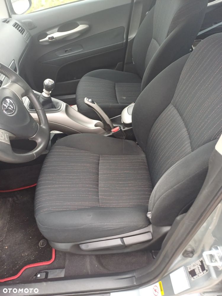 Toyota Auris 1.6 Premium + - 5