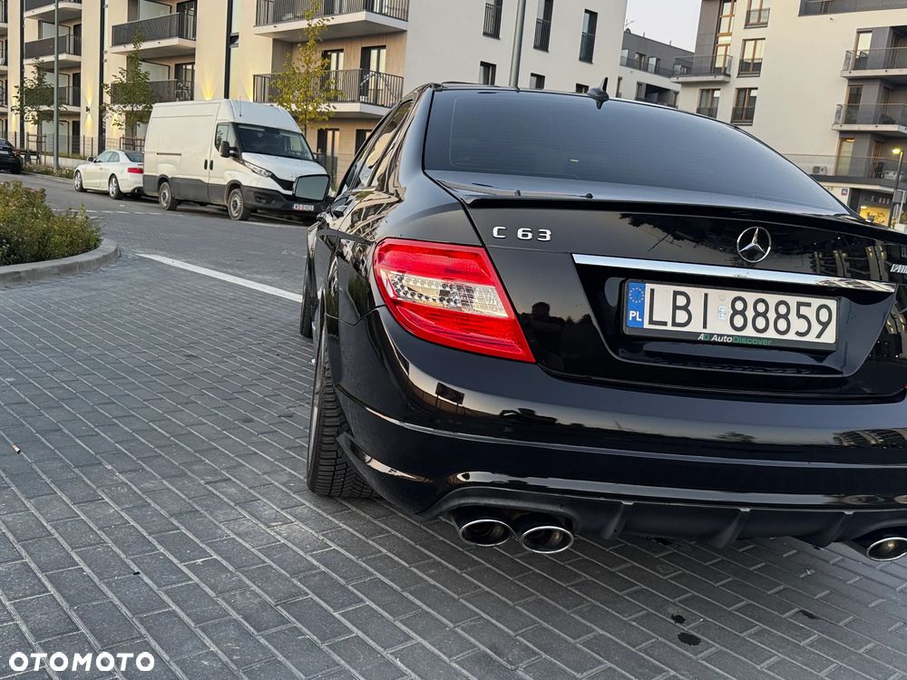 Mercedes-Benz Klasa C 63 AMG - 12
