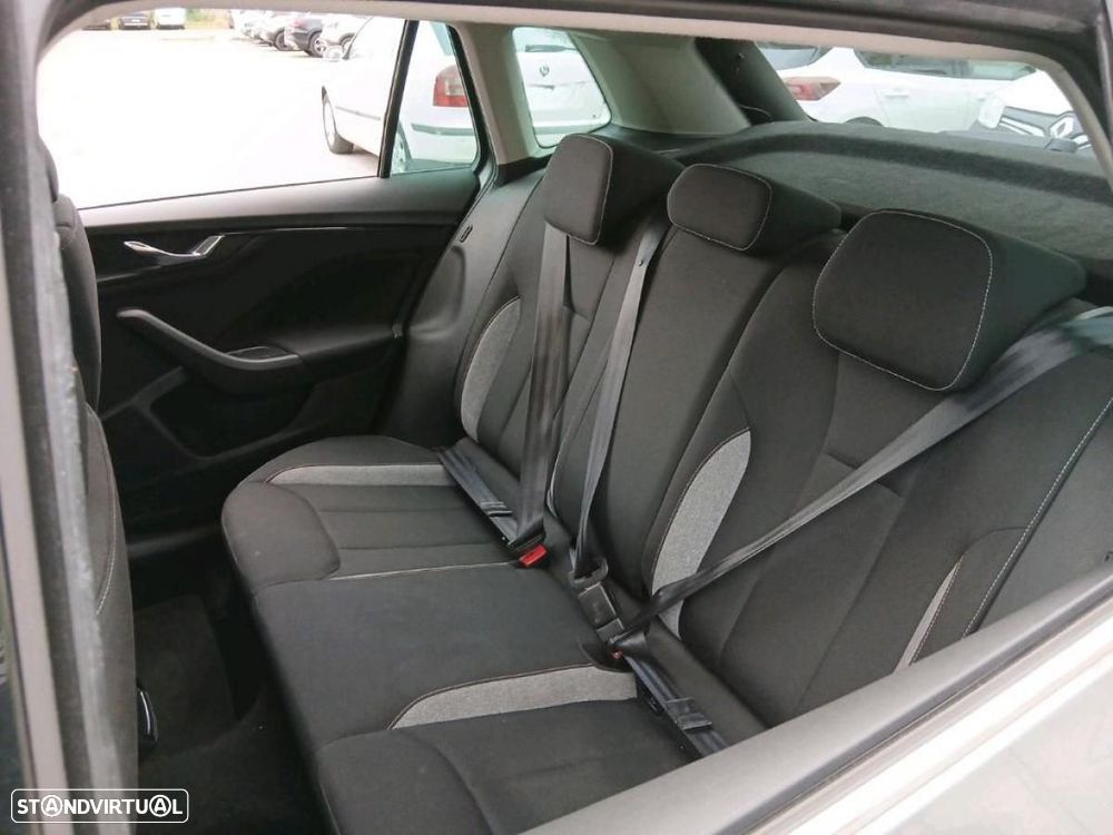 Skoda Kamiq 1.0 TSI DSG - 4