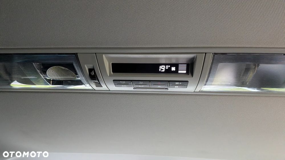 Volkswagen Multivan - 18