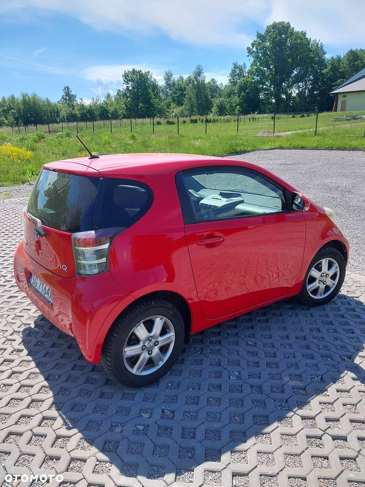Toyota iQ - 4