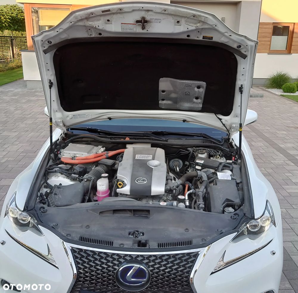 Lexus IS 300h F Sport - 11