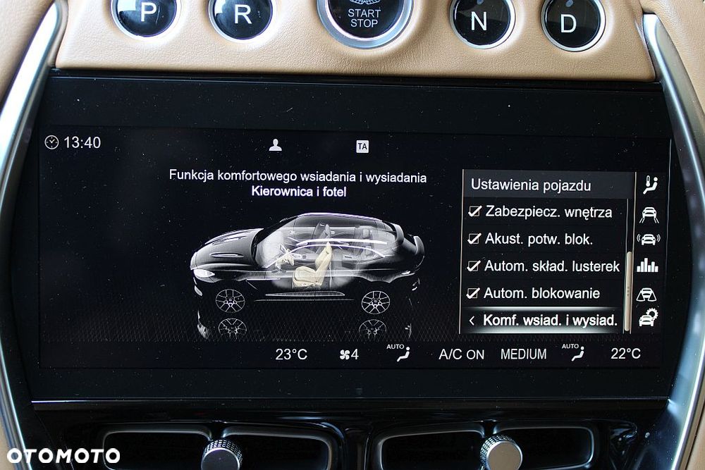 Aston Martin DBX - 26