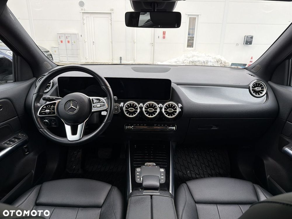 Mercedes-Benz GLA - 10