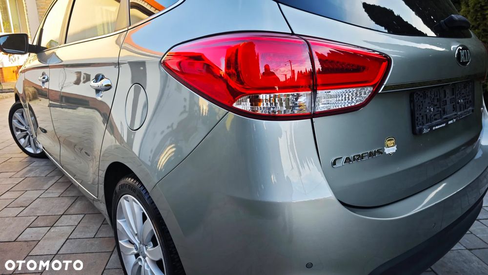 Kia Carens 1.7 CRDi Business Line 7os 7DCT - 12