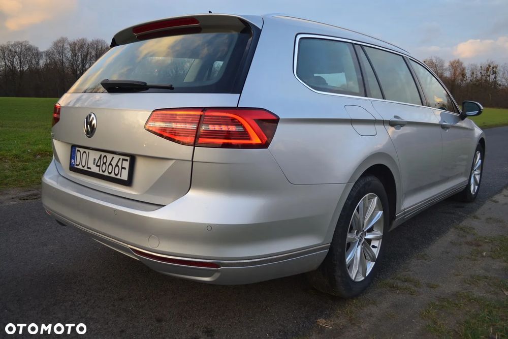Volkswagen Passat 2.0 TDI (BlueMotion Technology) Highline - 16