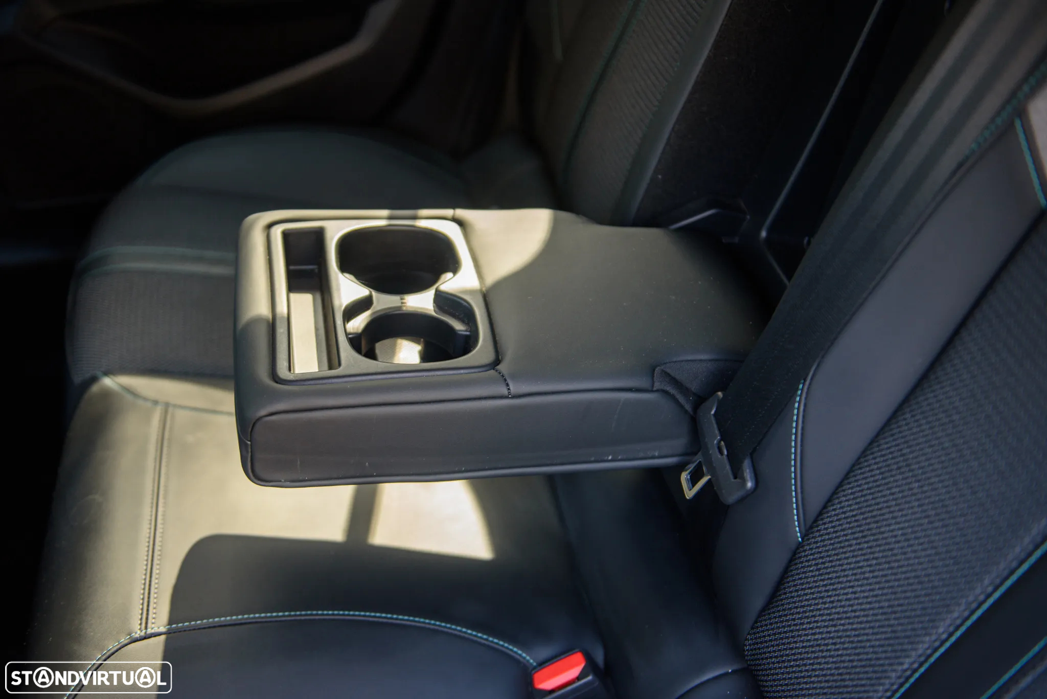 Peugeot 308 1.2 PureTech Allure Full LED - 26