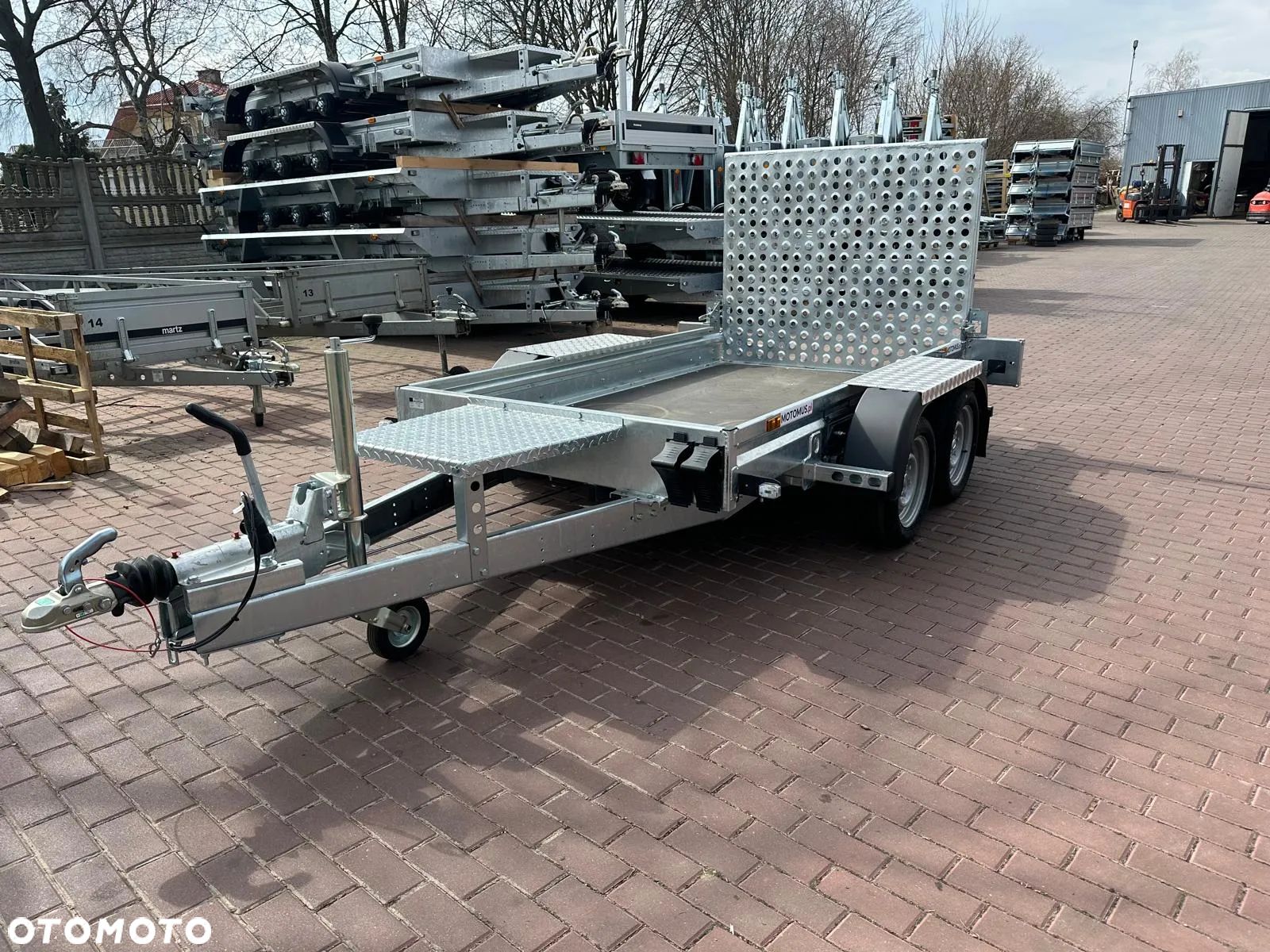 Inny Przyczepa do przewozu sprzętu budowlanego B 260/2 260x150 2700kg 2 osie pod koparke koparka walec MOTOMUS - 1