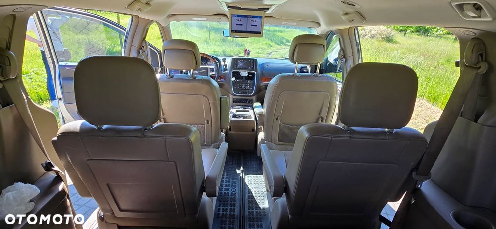 Chrysler Town & Country 3.6 Limited - 9