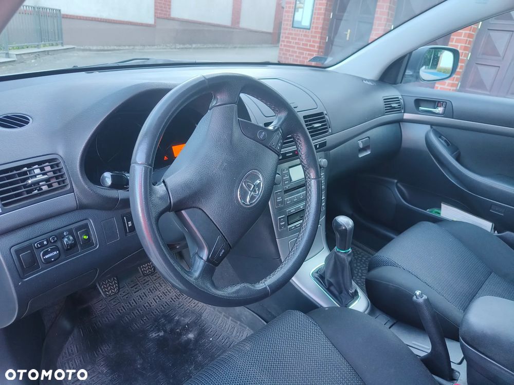 Toyota Avensis 1.8 VVT-i Luna - 12