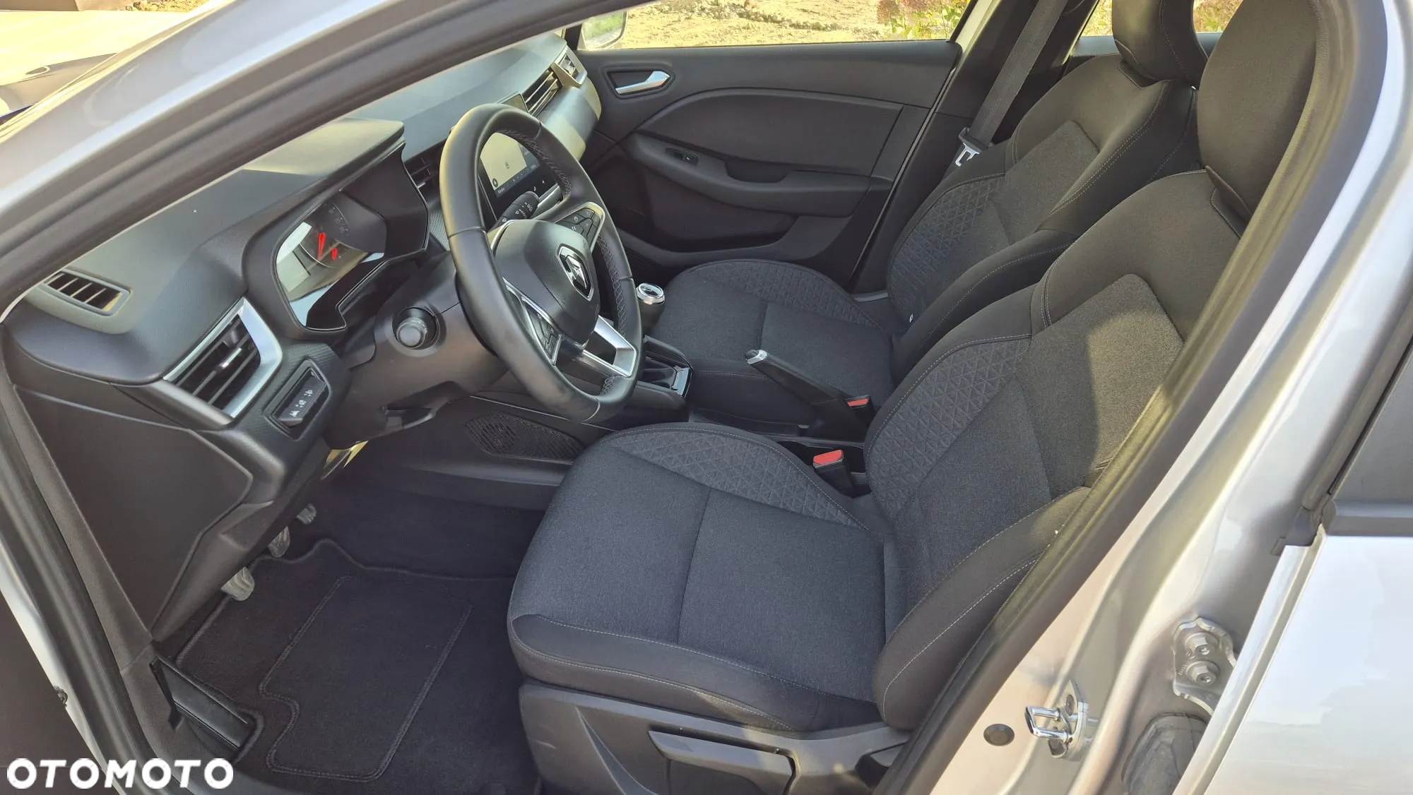 Renault Clio BLUE dCi 100 EVOLUTION - 8