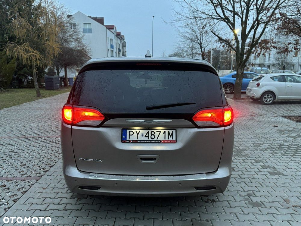 Chrysler Pacifica - 7