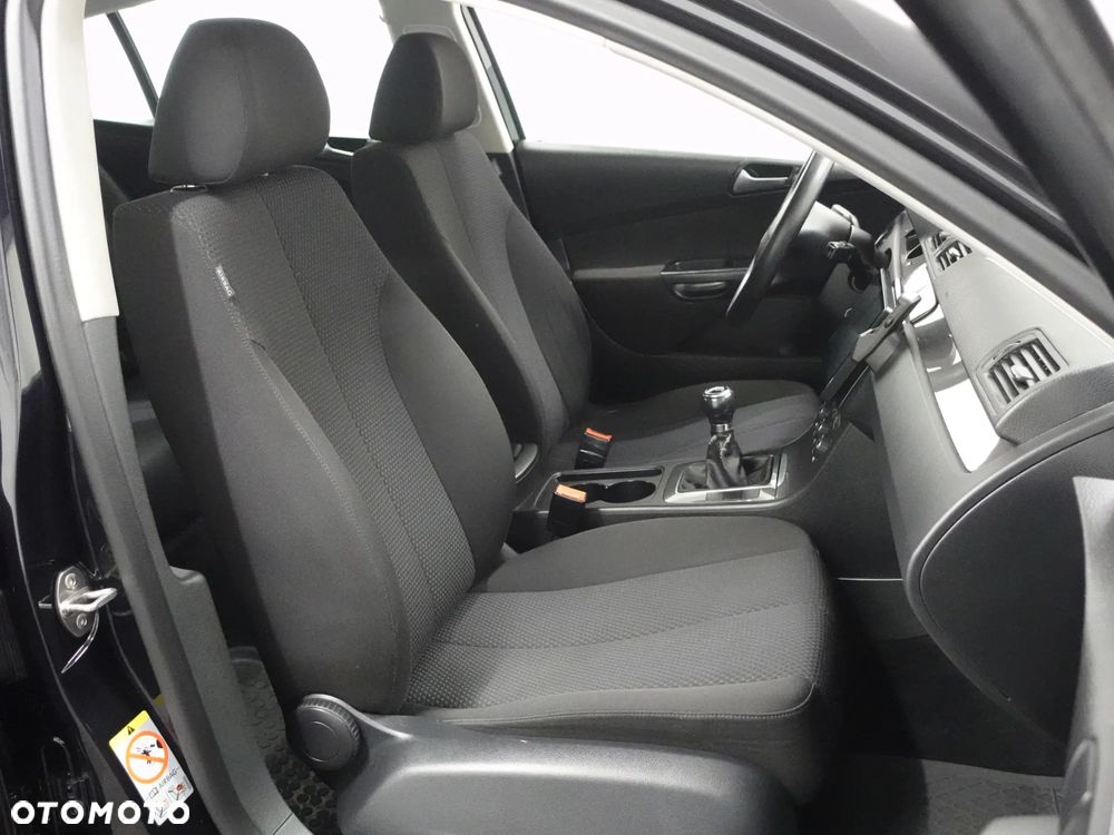 Volkswagen Passat - 25