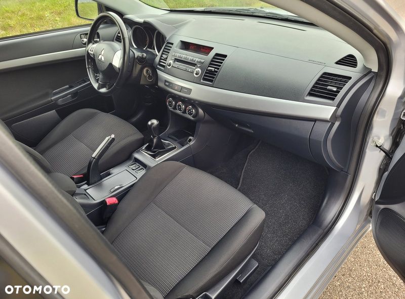 Mitsubishi Lancer - 32