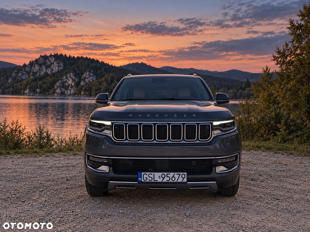 Jeep Wagoneer - 14