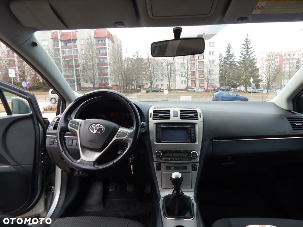 Toyota Avensis 1.8 Sol NAVI - 13