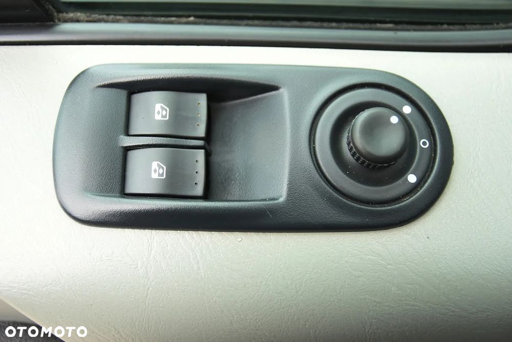 Renault Trafic FAP Passenger Black Edition - 29
