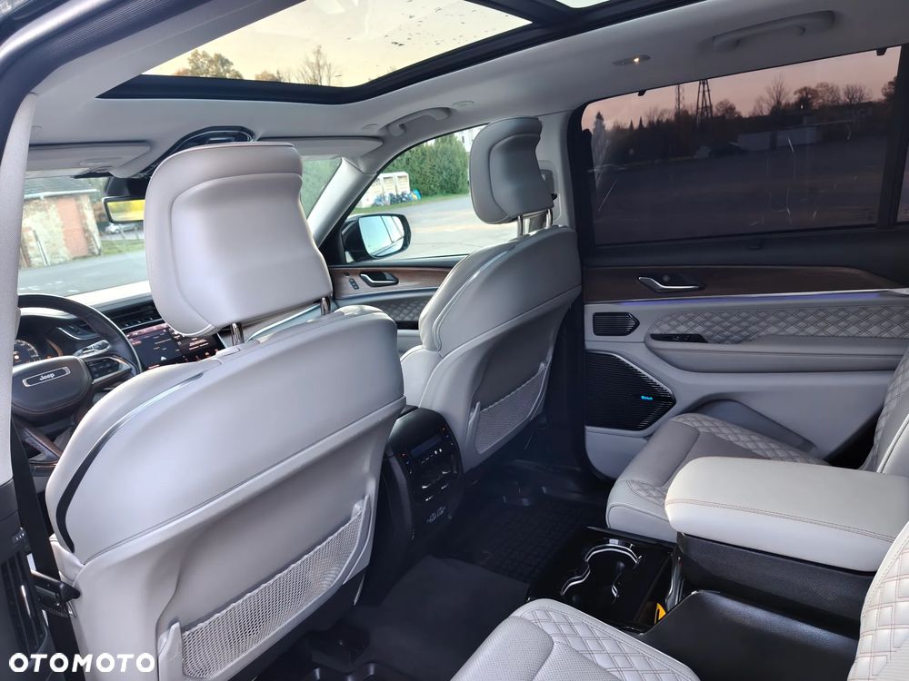 Jeep Grand Cherokee - 31