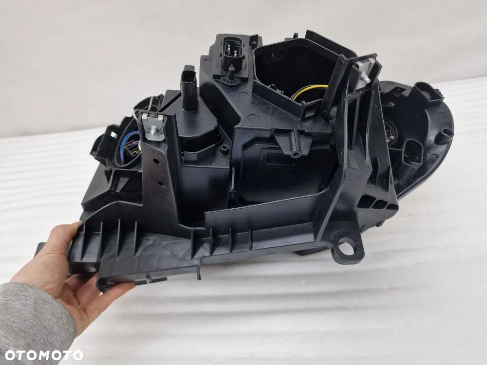 BMW X3 E83 PRAWA LAMPA + ŚLIZG POD LAMPĘ , NR AUKCJI LL580 - 12