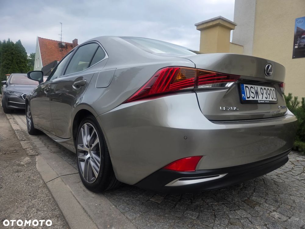 Lexus IS 300h Business Edition - 11