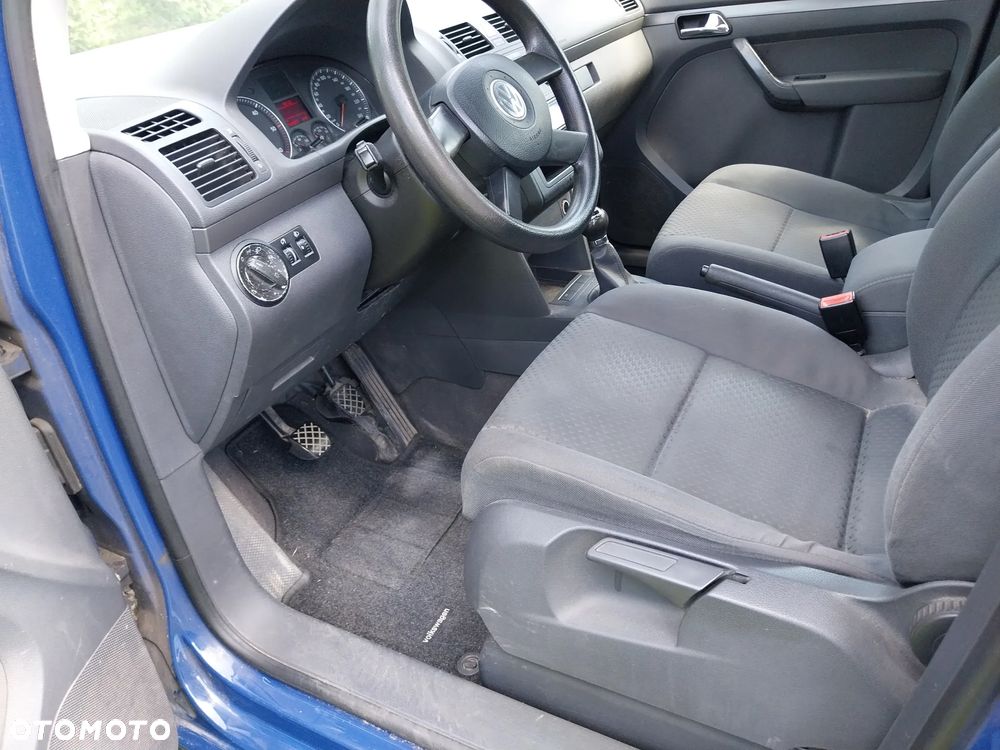 Volkswagen Touran - 12
