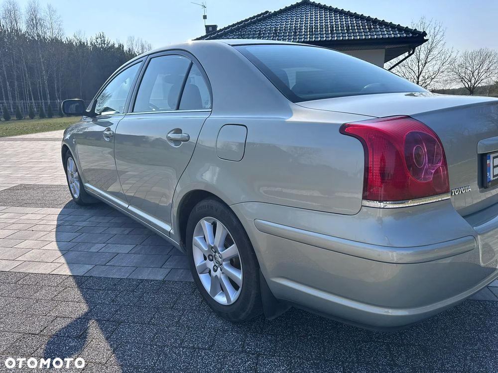 Toyota Avensis 2.0 VVT-i High - 4