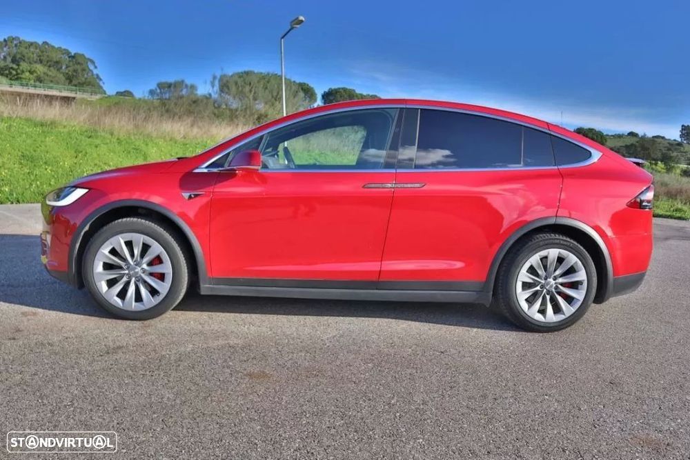 Tesla Model X - 3