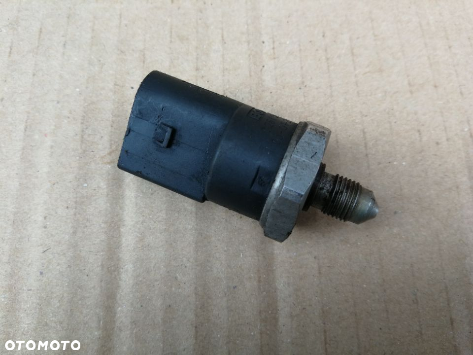 Czujnik ciśnienia paliwa 2.0TFSI 06D906051A Audi A4 B7 - 4