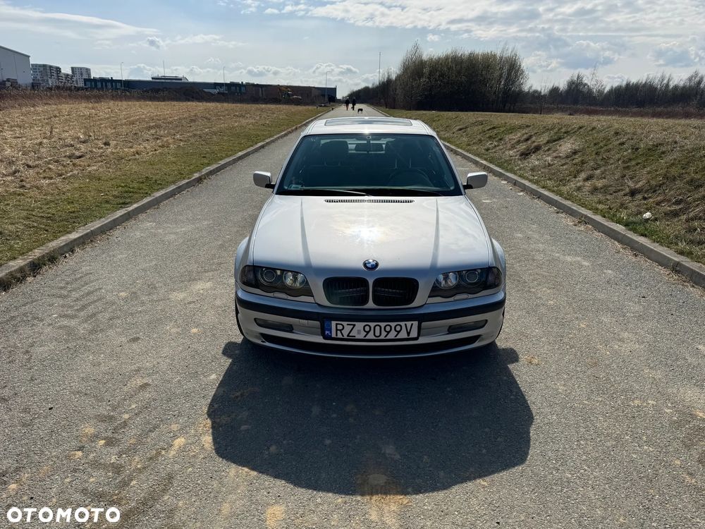 BMW Seria 3 323i - 2