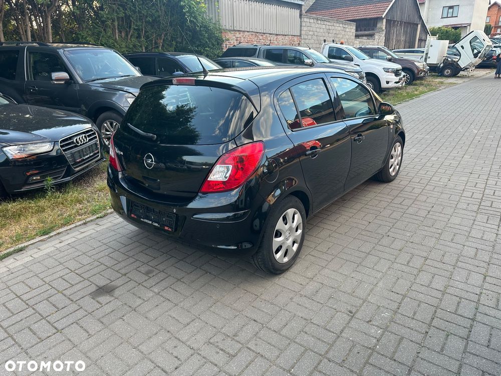 Opel Corsa 1.2 16V Essentia - 4