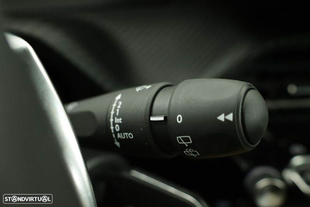 Peugeot 2008 1.2 PureTech Allure EAT8 - 19